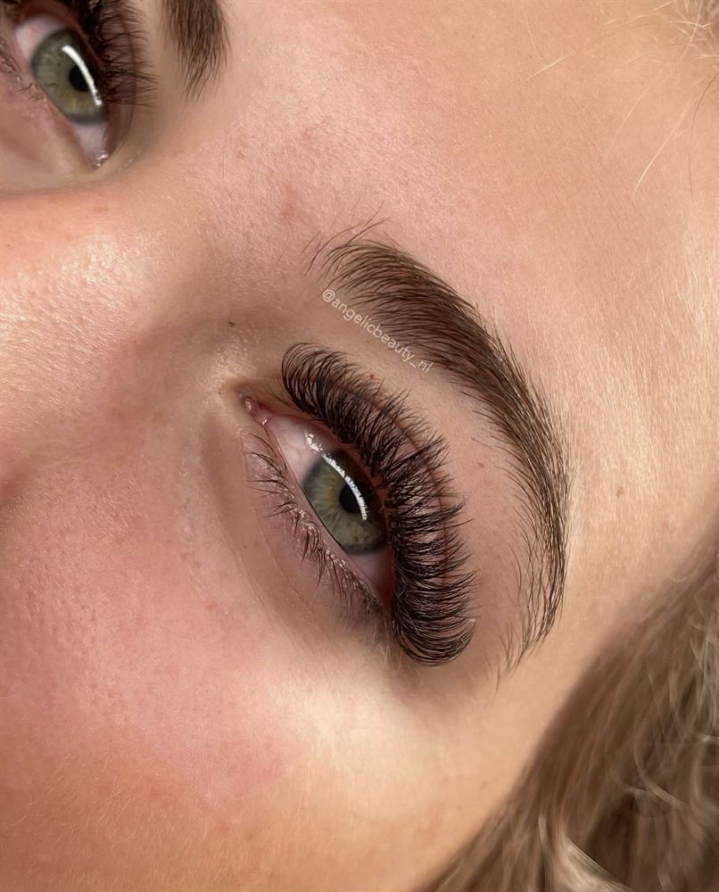 Resultaat van een Mega Volume/Russian Volume-behandeling bij Angelic Beauty